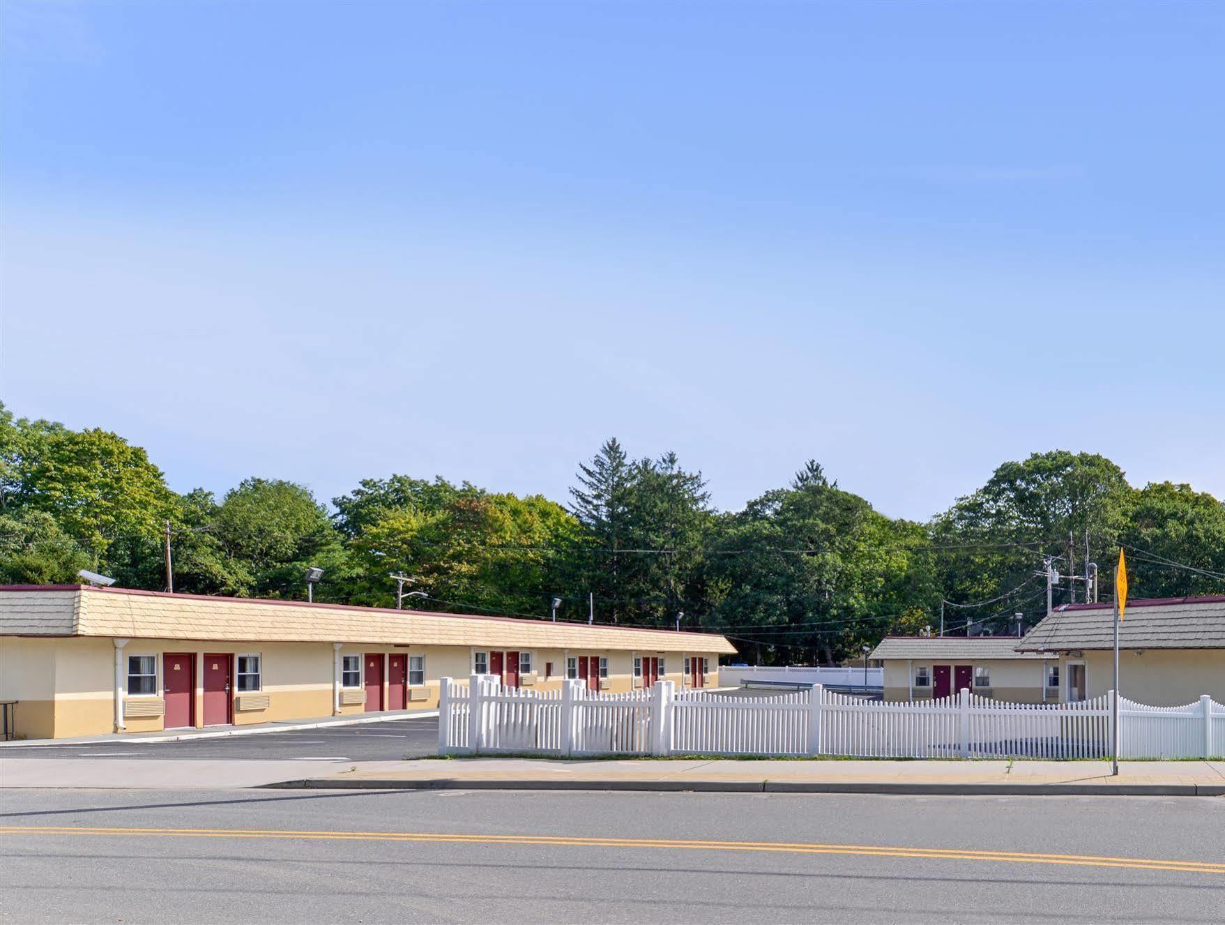 Americas Best Value Inn - Port Jefferson Station - Long Island מראה חיצוני תמונה